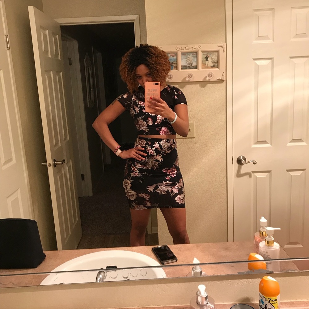 Two piece set - Picture 2 of 3